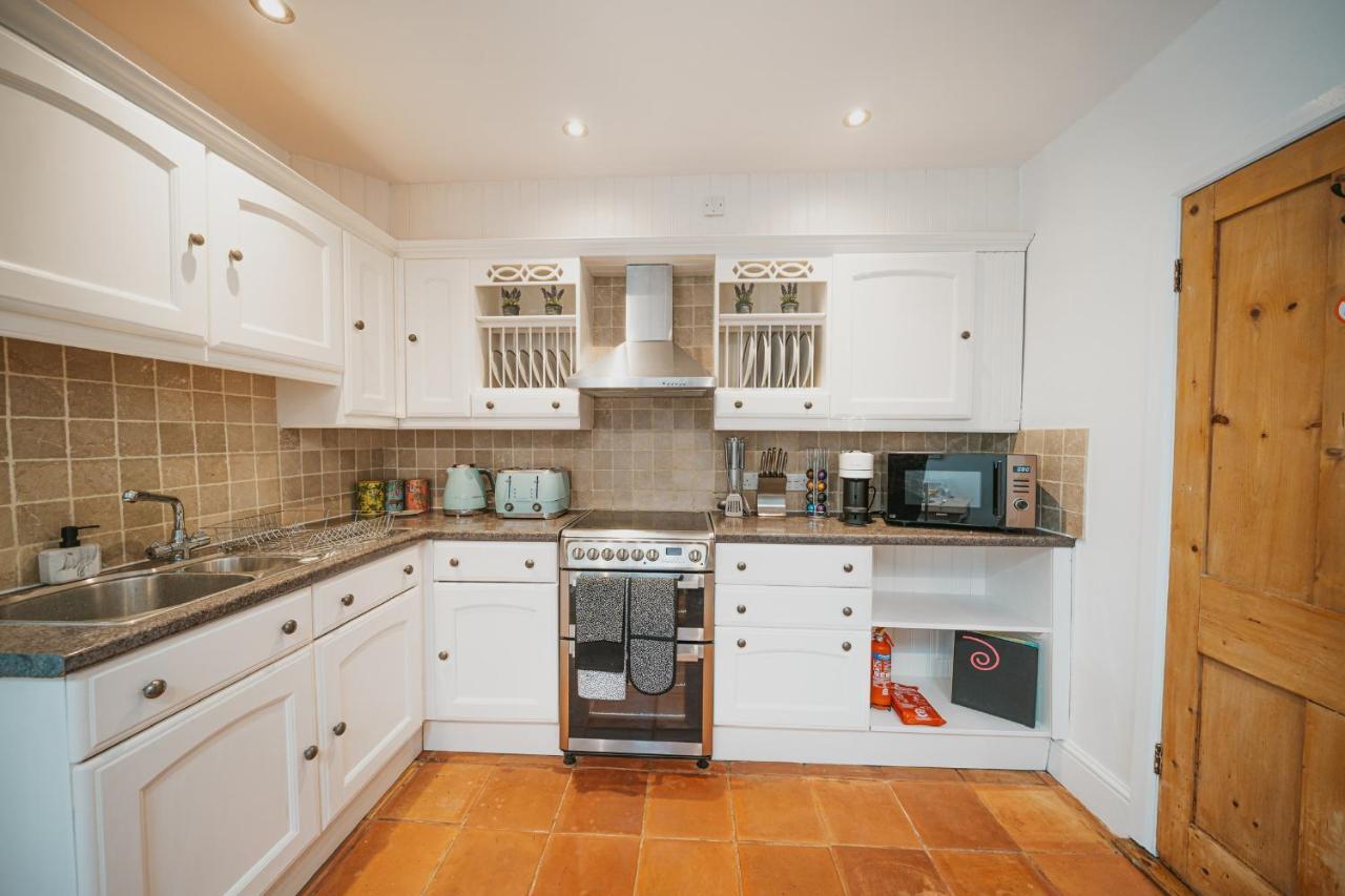 Cotswolds- Homely 2 Bed House With Garden, Wifi - Esho Stays Cirencester Exteriér fotografie